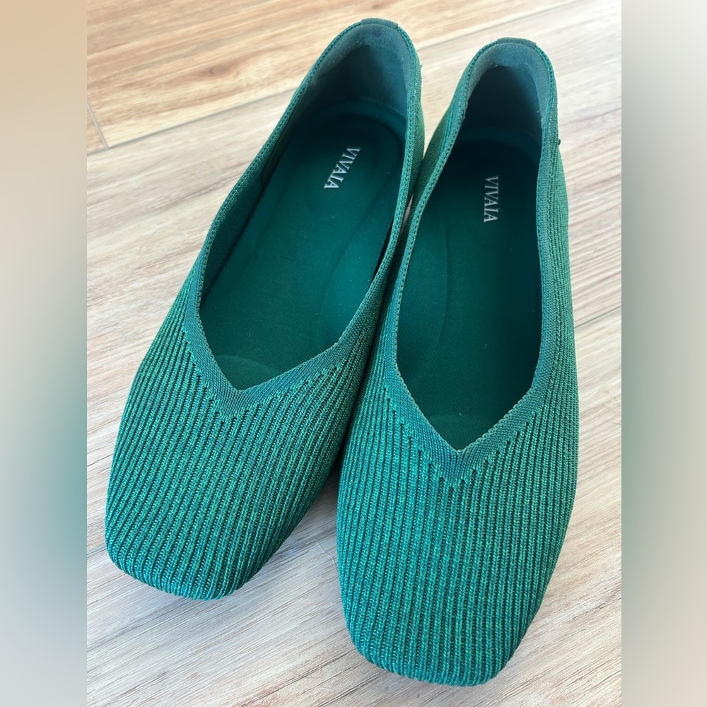 VIVAIA Square-Toe V-Cut Flats (Margot 2.0) in Forest Green, Size 40W